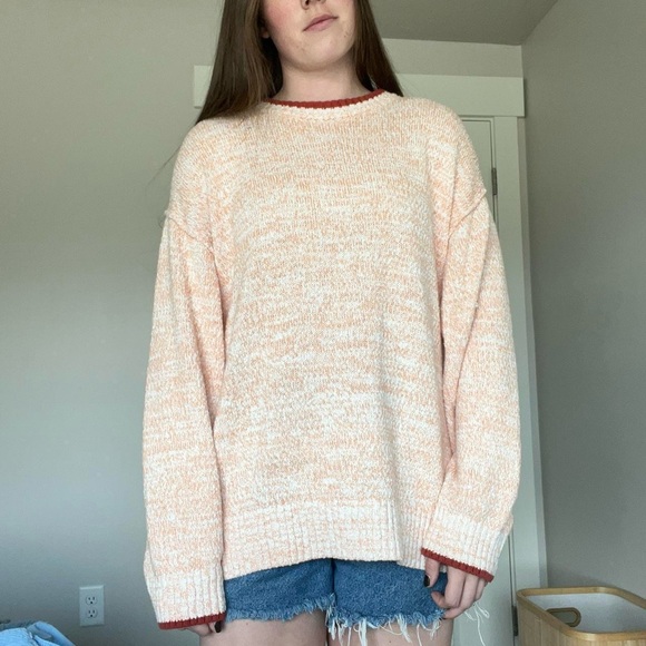 Urban Outfitters Cream Crew Neck Sweater Relaxed Fit - Picture 1 of 4